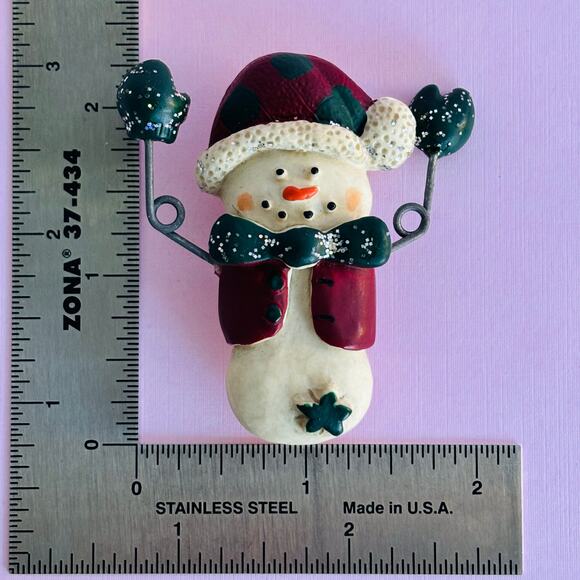 Set of 2 Vintage Snowmen Resin 3D Figural Holiday Brooch Pin - Picture 5 of 8